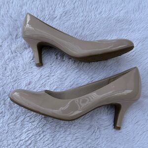 Lifestride Beige Women's Pumps